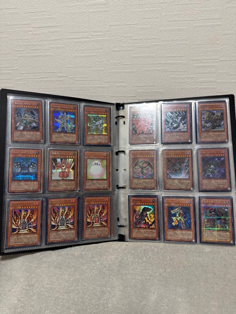 【匿名配送】遊戯王　まとめ売り　引退　ファイル　昔のカード　レトロ