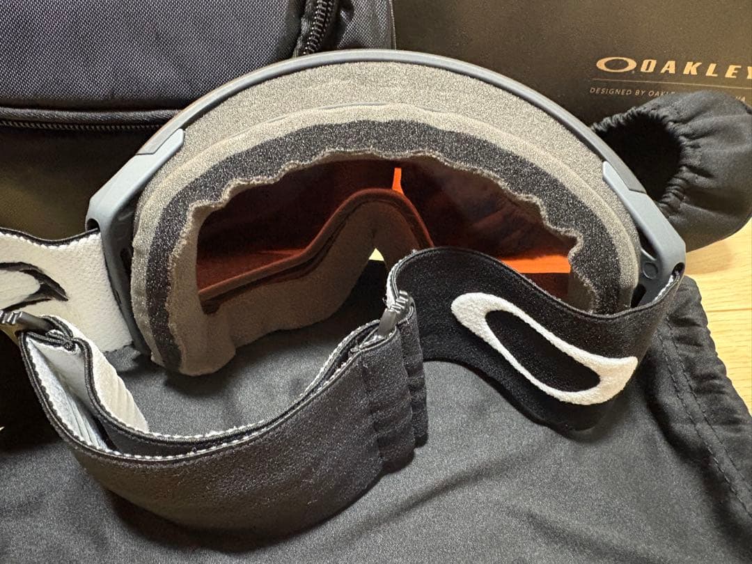 【ドラえもん】オークリーゴーグル ミラー レンズ ケース付き　OAKLEY