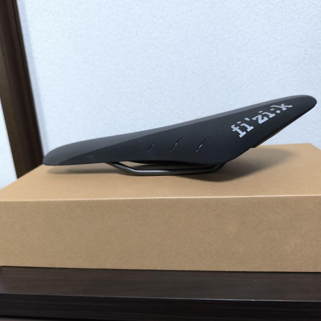 フィジーク アリオネ R3 regular ブラック サドル 元箱英文解説付き