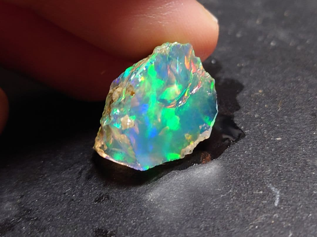 エチオピアウェロ産　チョーク　オパール 原石 鉱物標本 虹色