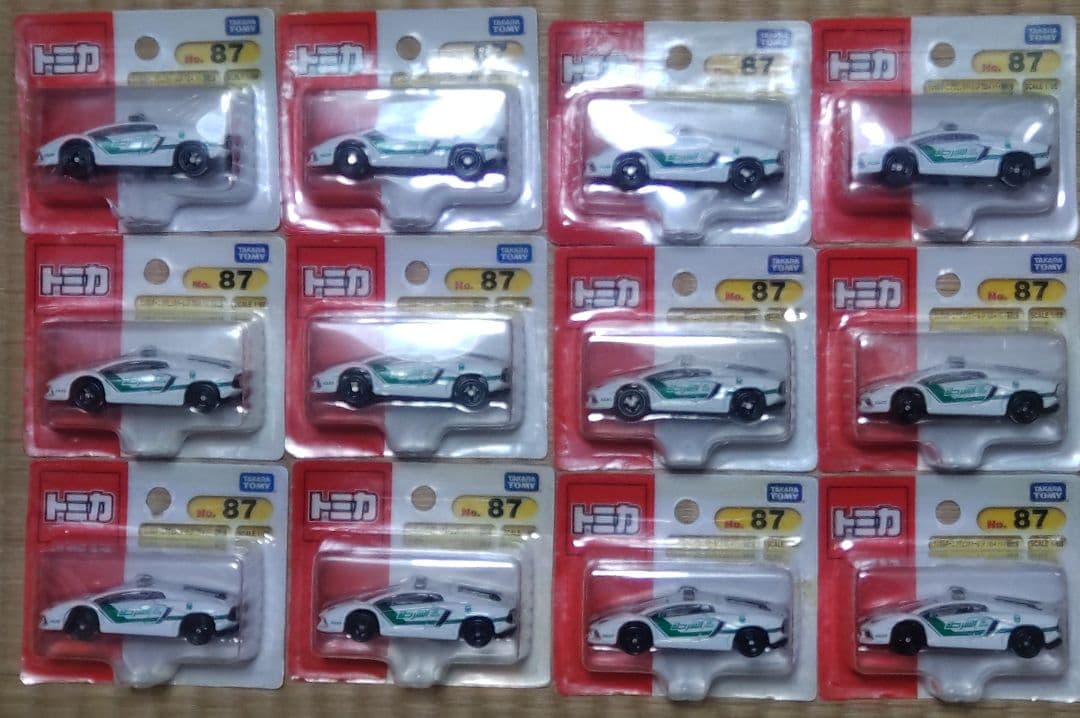 トミカ ランボルギーニ アヴェンタドール LP 700-4 No.87 12台