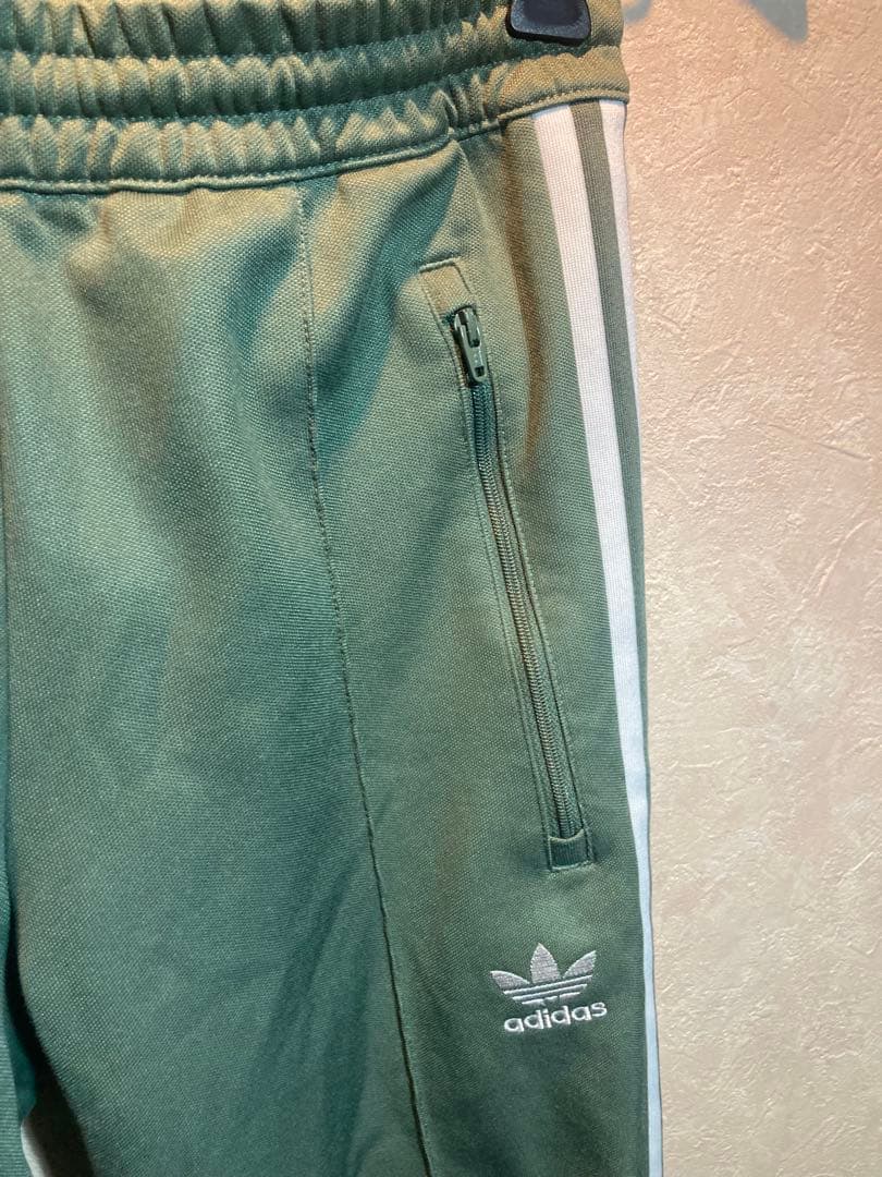 adidas ジャージトラックパンツ、ベッケンバウァー、くすみグリーン
