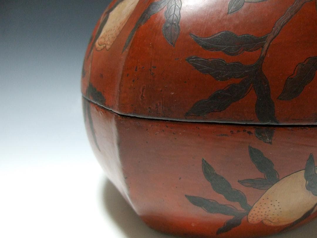 中国美術 唐物 古漆器 木胎紅漆線彫 仙桃紋 桃型盖盒