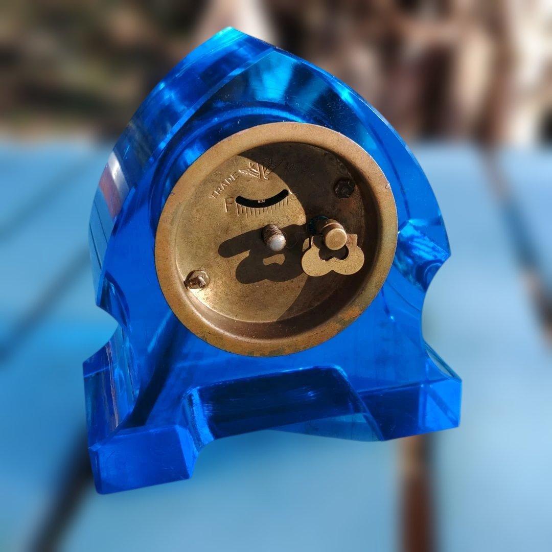 レトロ置時計　青ガラス時計