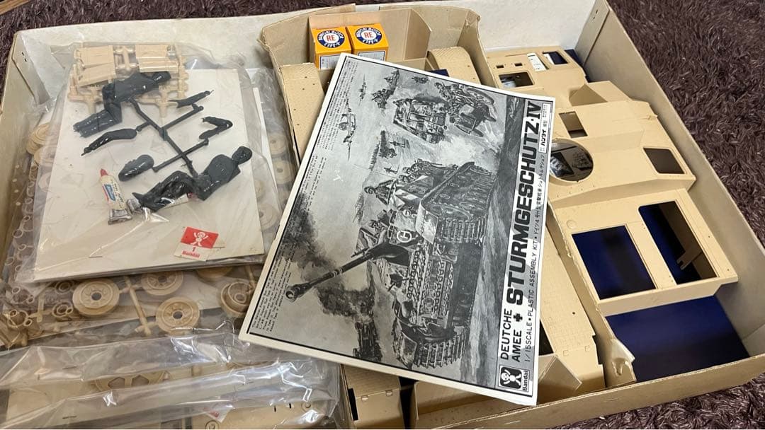 ドイツ陸軍4号突撃戦車シュトルムゲシュツ\"(1/15スケール)値下げ交渉受付中!