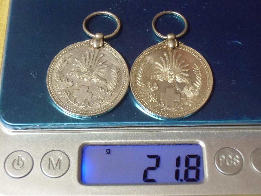 ●日本の勲章/徽章＊日本赤十字社＊明治二十一年制定＊銀製＊社員章２個（実物）