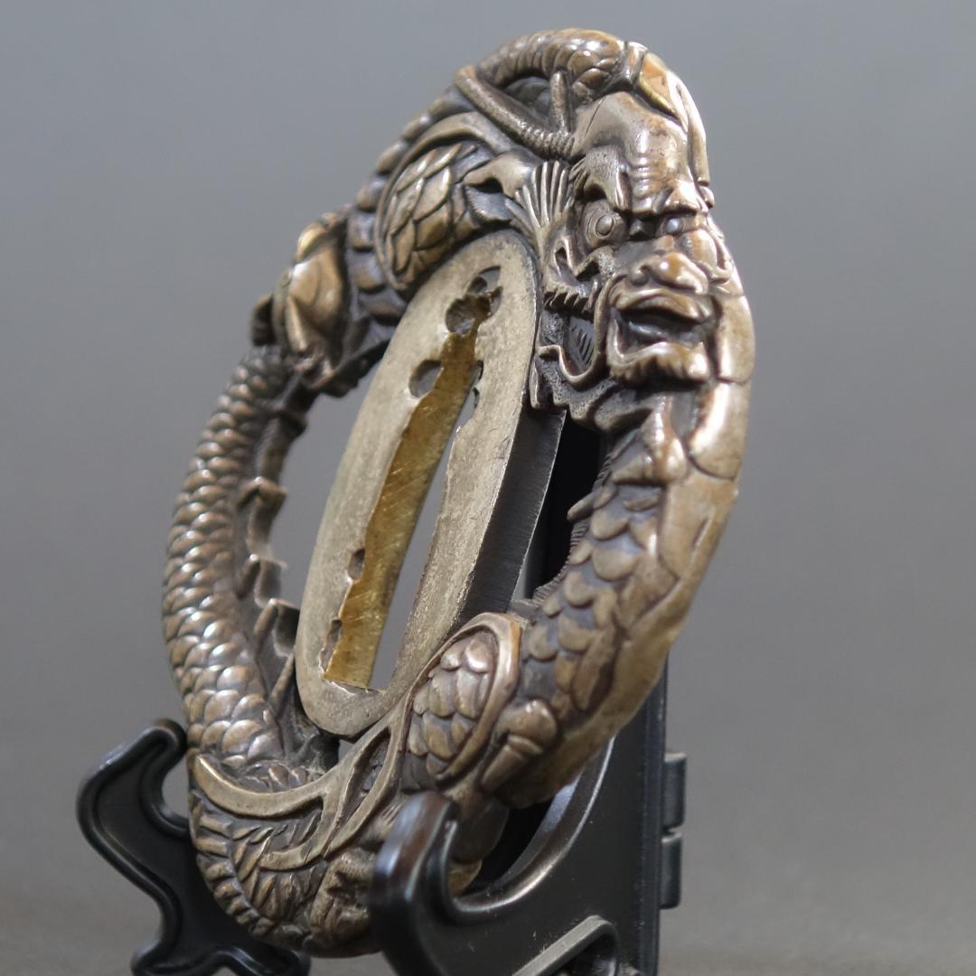 鍔 鐔 真鍮地 刀装具 武具 骨董【宝珠龍図透鍔】(鍔箱付き)