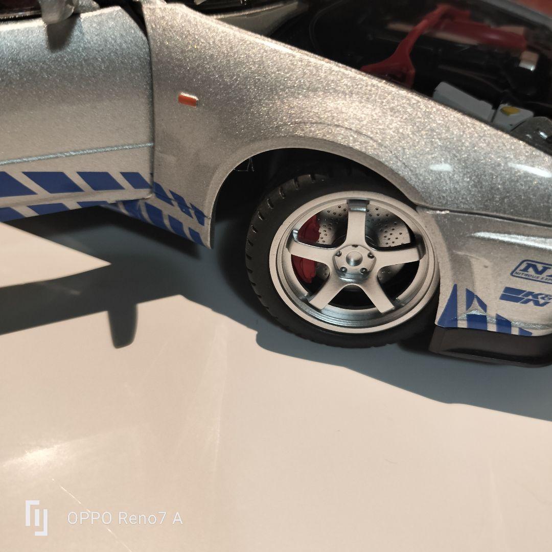ど迫力!Nissan Skyline GT-R 1/18 スケールモデル 新品
