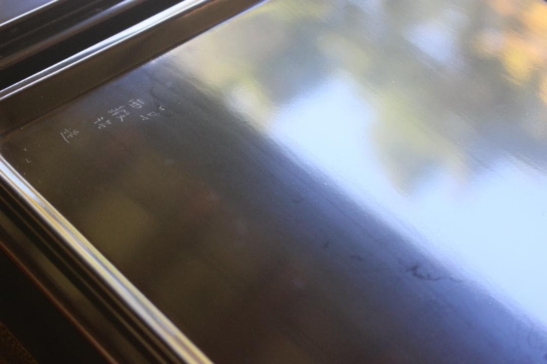 デッドストック！上質内朱黒漆に極上菊沈金の映える台付輪島塗二段重（検重箱お重