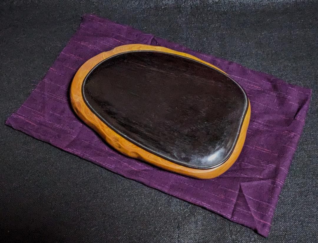 【紅絲硯　紅黄糸紋極美石の天成楕硯】◆九吋大型◆魯硯・時代硯◆上質唐木蓋◆布袋