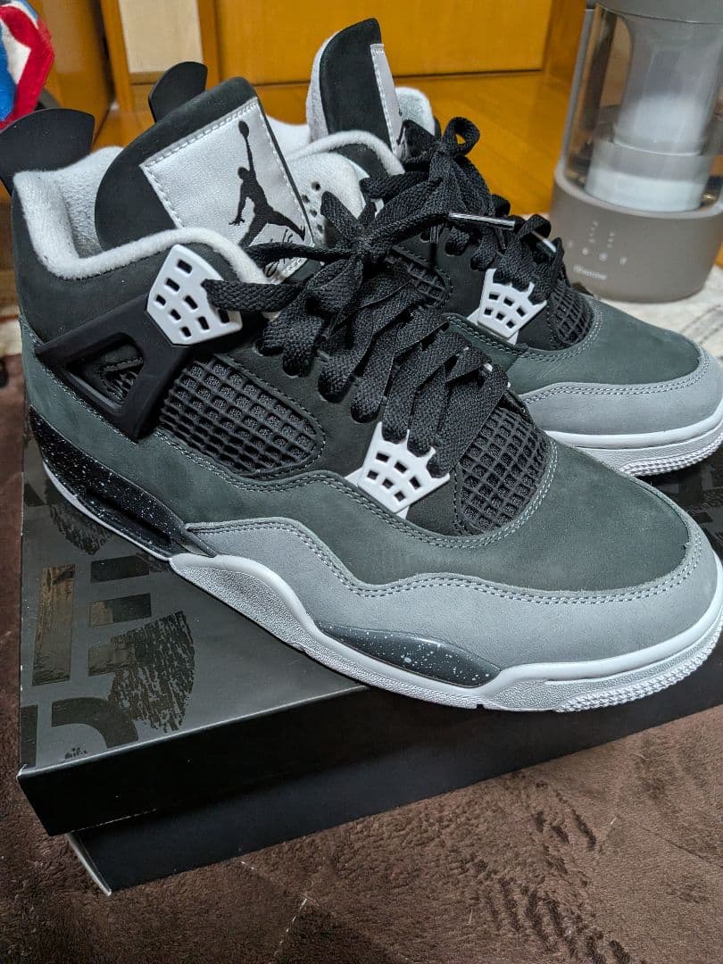 ナイキ　JORDAN ４ RETRO ジョーダン　NIKE