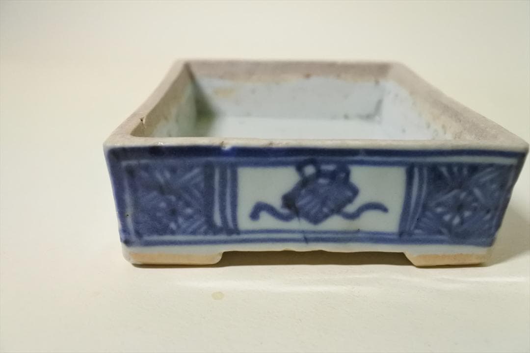 中国　清朝　染付　草花紋　角　香合　オブジェ　骨董品　アンティーク　d