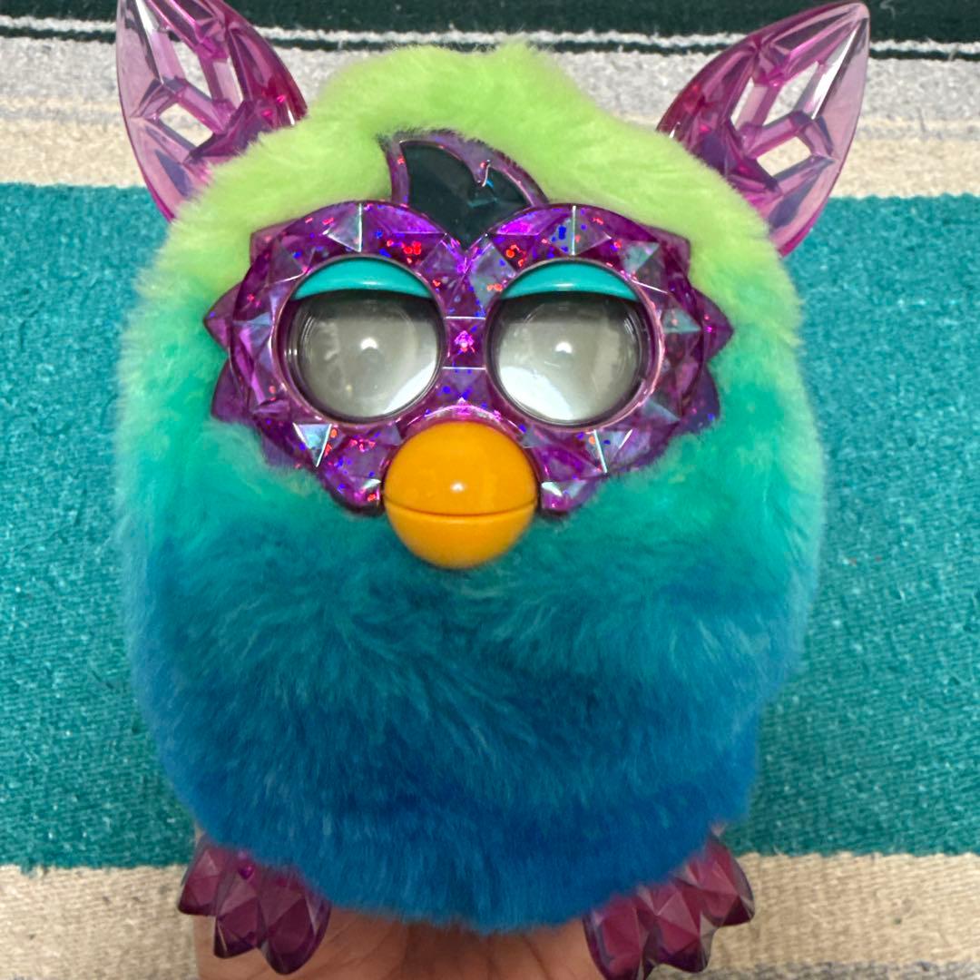 Furby Boom! カラフル ファービークリスタルシリーズ