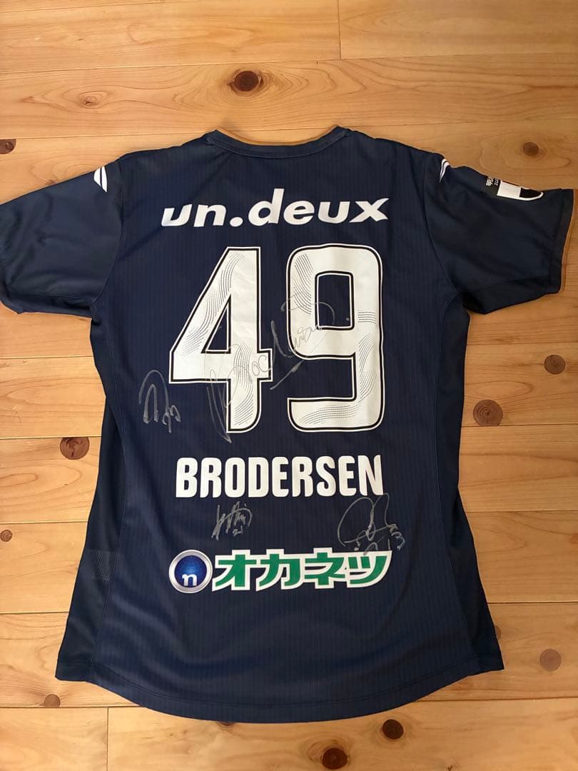 ファジアーノ岡山 BRODERSEN 直筆サイン入り　ユニフォーム　レア　O