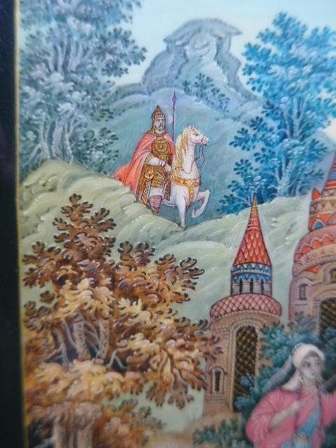 大変貴重なロシアのラッカーミニアチュールの大箱です。手描きです