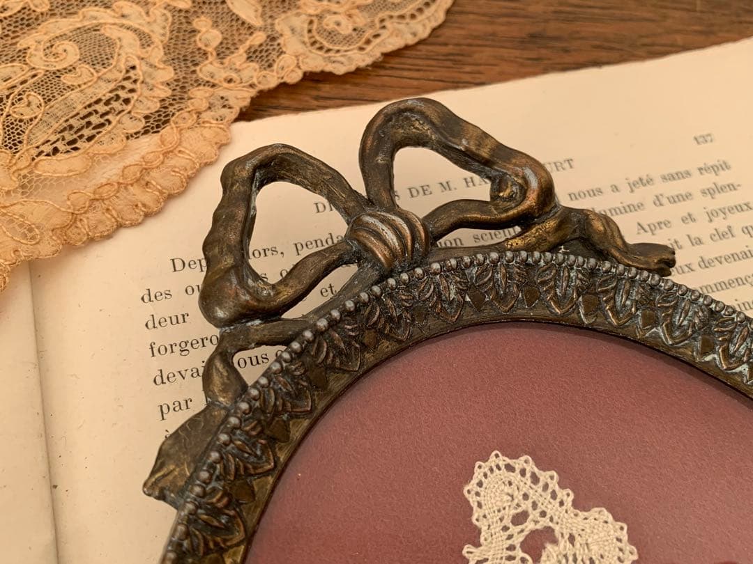 フランス　蚤の市　リボンモチーフ　フレーム　レース入り　ブロカント