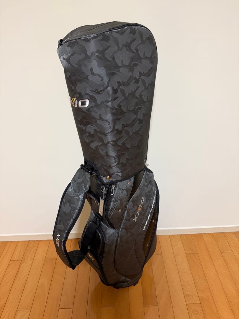 未使用ストックXXIO キャディバッグ GGC-X161 グリーンカモフラ！