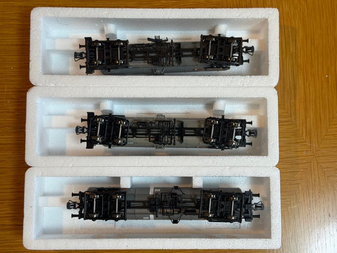 鉄道模型　外国型貨車　Roco45988 タンク車3輌、 DB、DC、HO