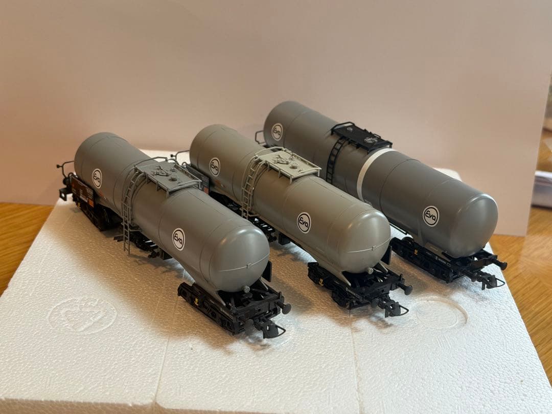 鉄道模型　外国型貨車　Roco45988 タンク車3輌、 DB、DC、HO