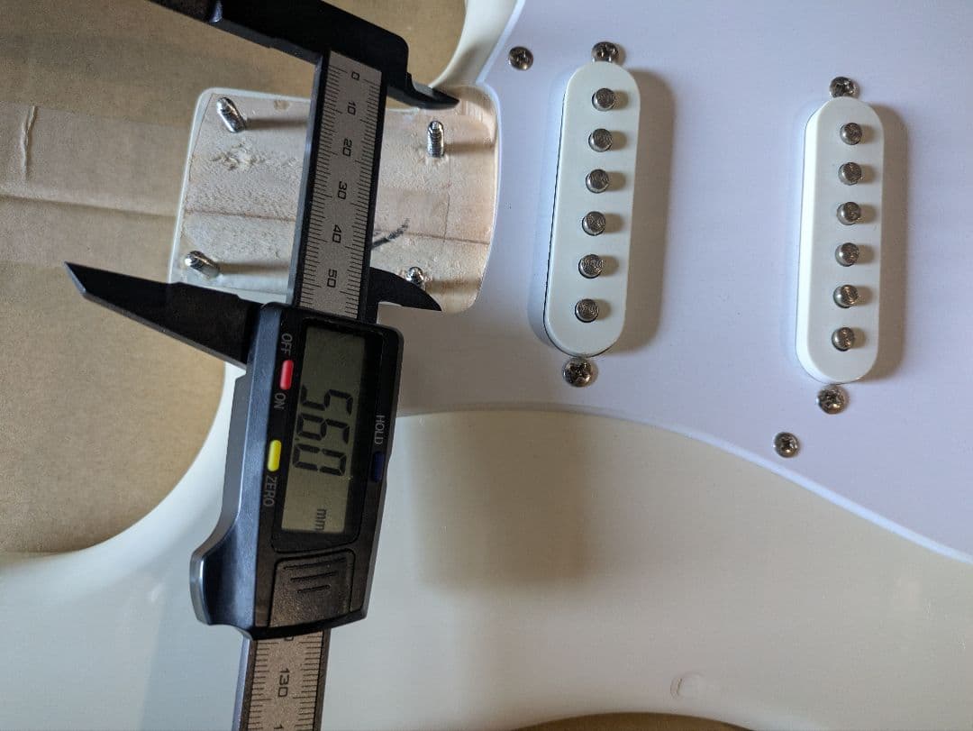 Squier ボディ \"Bullet Strat with Tremol