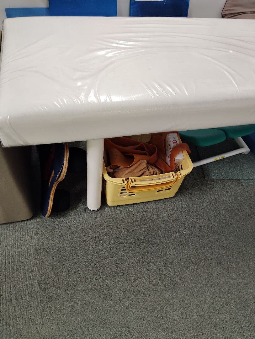 ホワイト 施術ベッドx3