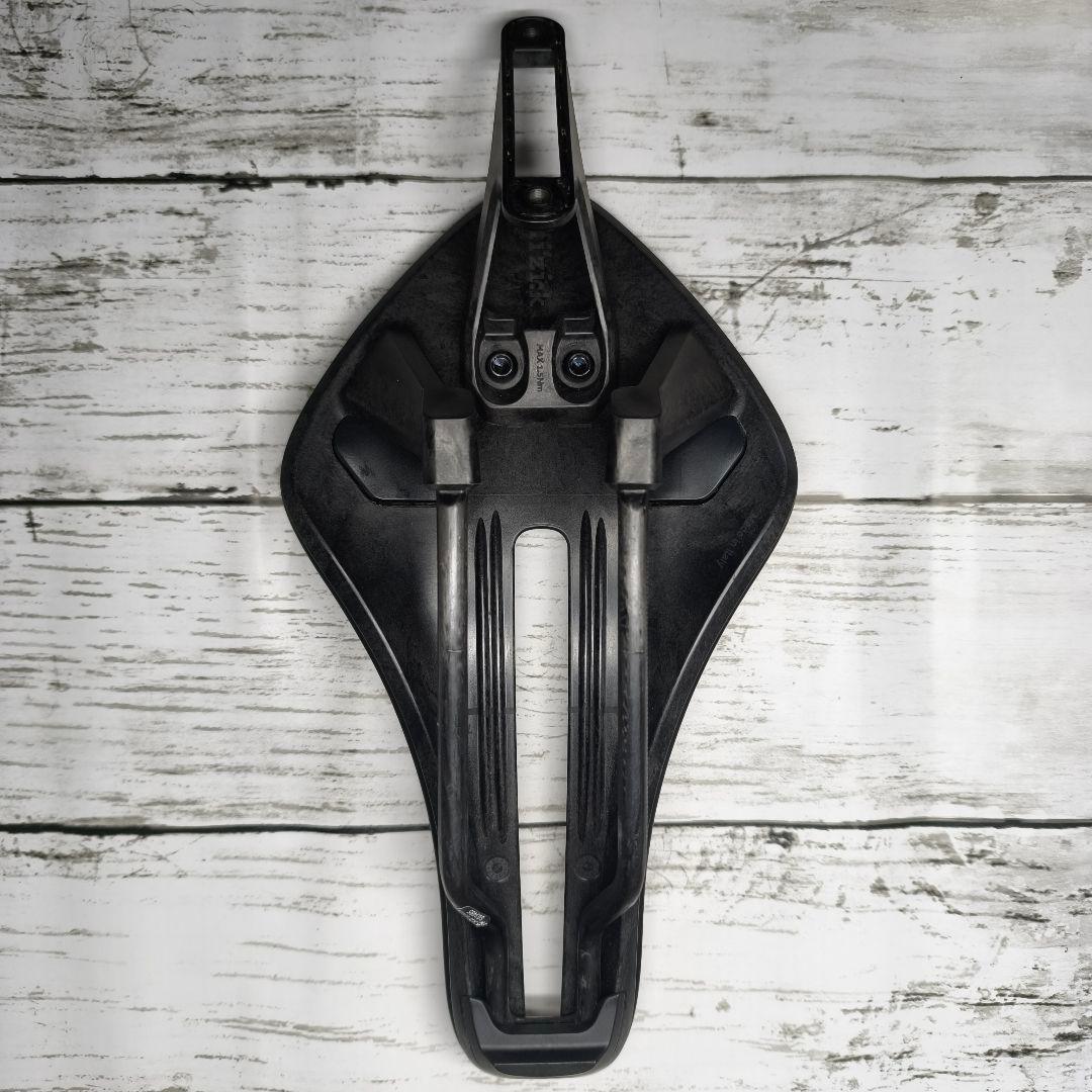 fi'zi:k AERIS LD R1 カーボンレール 135mm