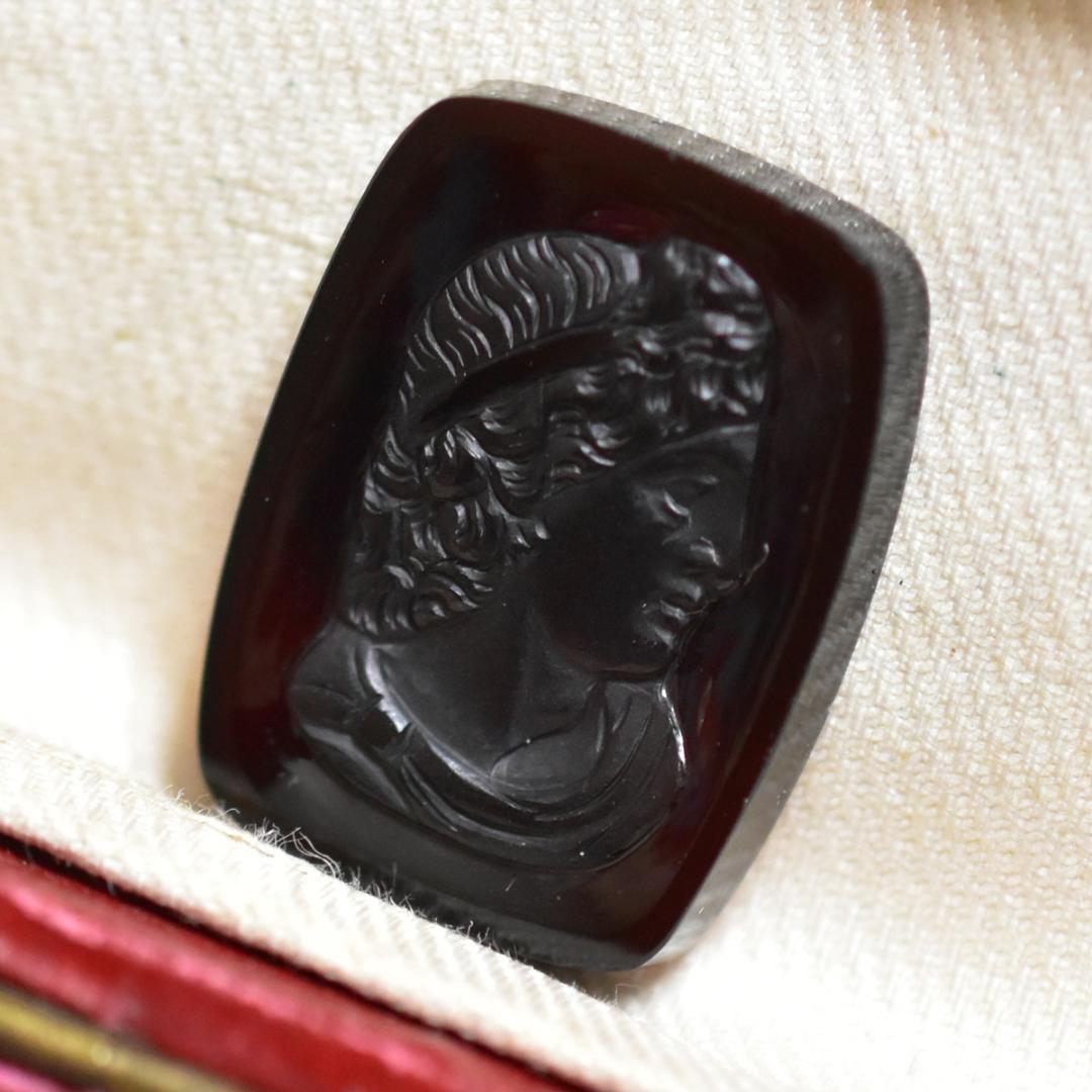 アンティーク アポロの非加熱黒瑪瑙の手彫りストーンカメオルース/裸石