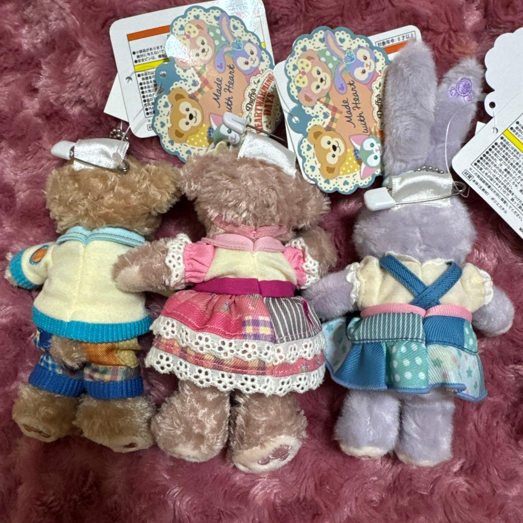 【新品未使用】ディズニーダッフィー ハートウォーミングデイズ ぬいぐるみバッジ