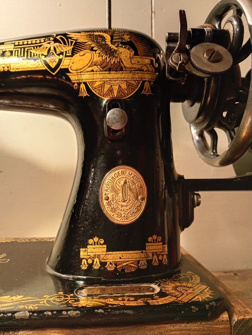 縫うためのアンティークミシン　シンガー　スフィンクス　手回しハンドル