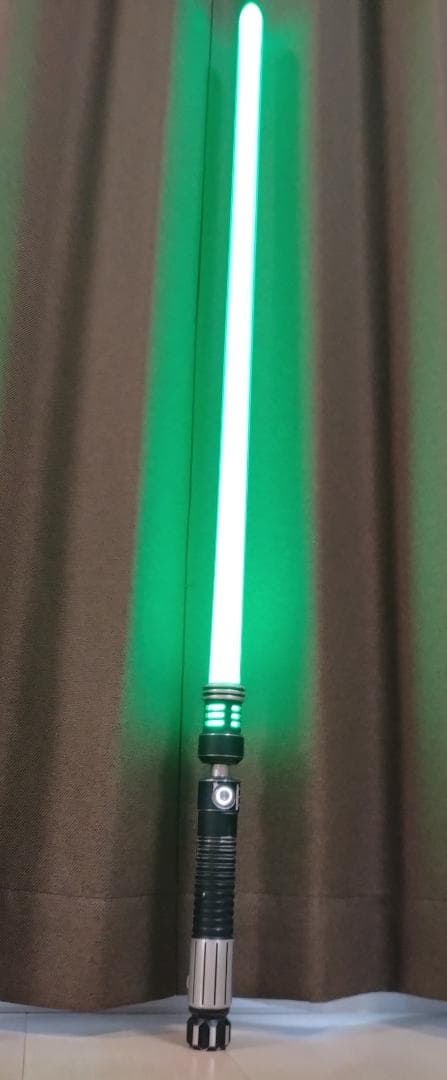 カスタムライトセーバー Vader'sVault製DarkArdent