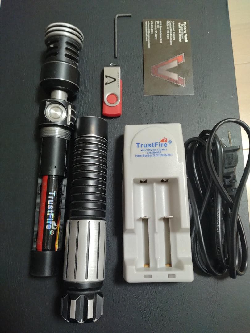 カスタムライトセーバー Vader'sVault製DarkArdent