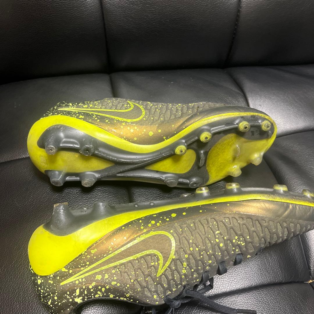 サッカースパイク　マジスタオーパス　元サッカー日本代表選手から譲り受けました。