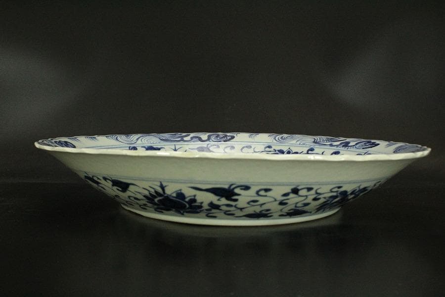 中国美術 纏枝蓮花 水鳥紋 染付大皿 時代物(A577)