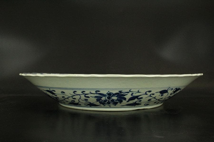 中国美術 纏枝蓮花 水鳥紋 染付大皿 時代物(A577)