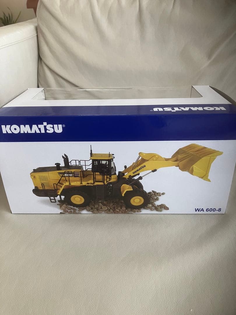コマツ　ミニチュアWA600-8