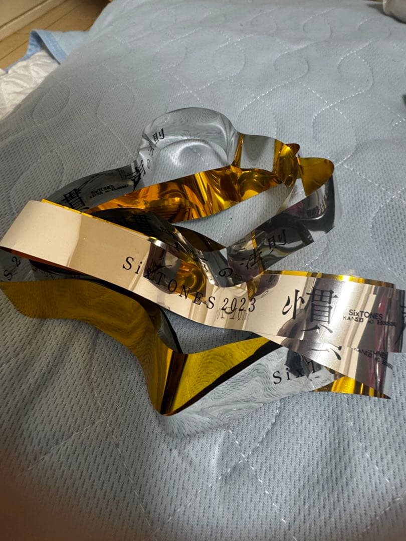 SixTONES 落下物　銀テ