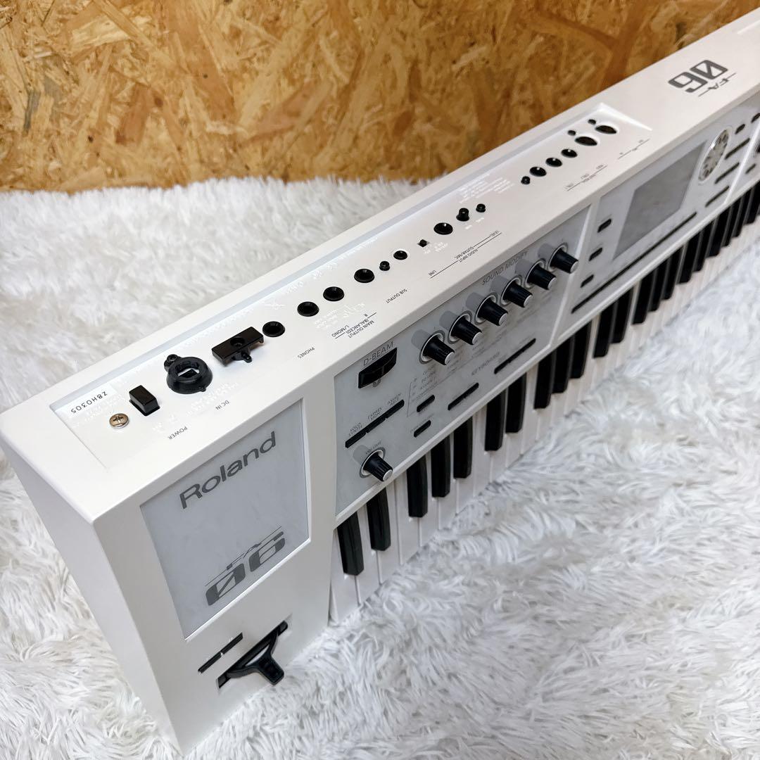 ROLAND FA-06-SC 限定カラー ホワイト シンセサイザー ペダル付き