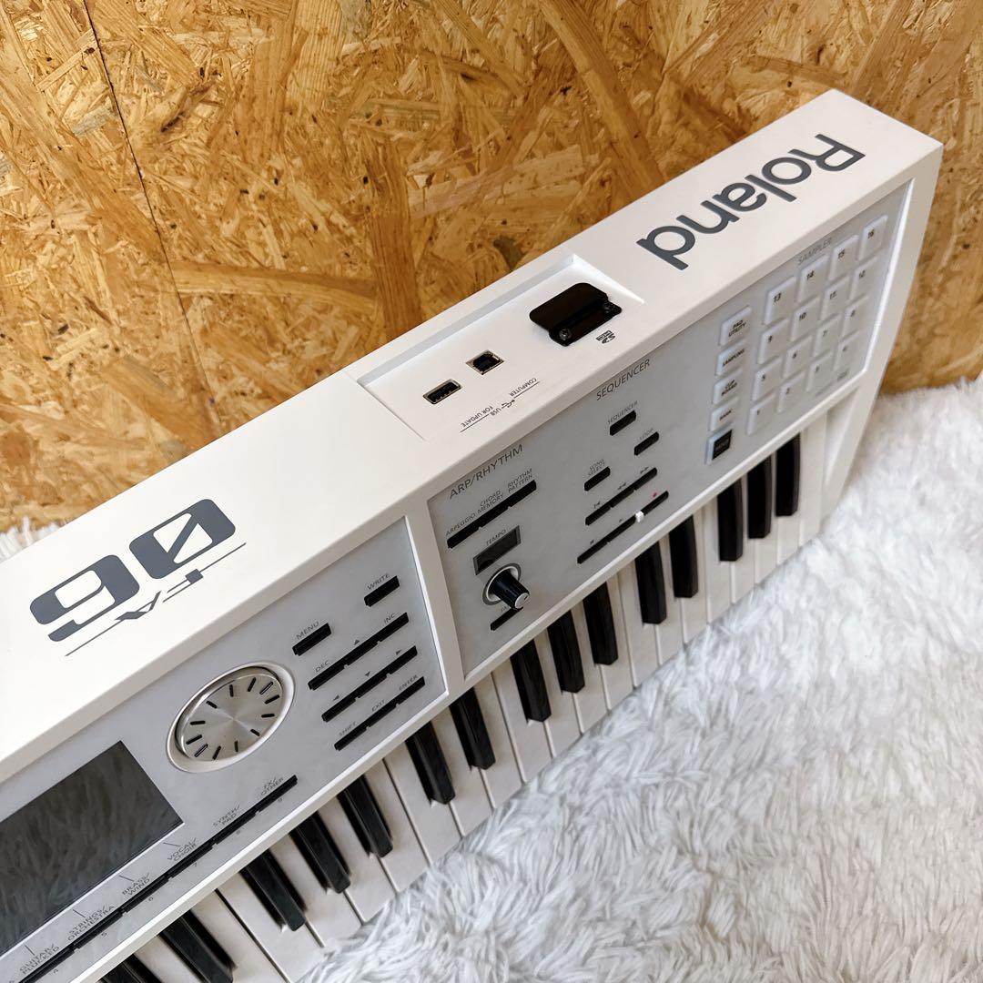 ROLAND FA-06-SC 限定カラー ホワイト シンセサイザー ペダル付き