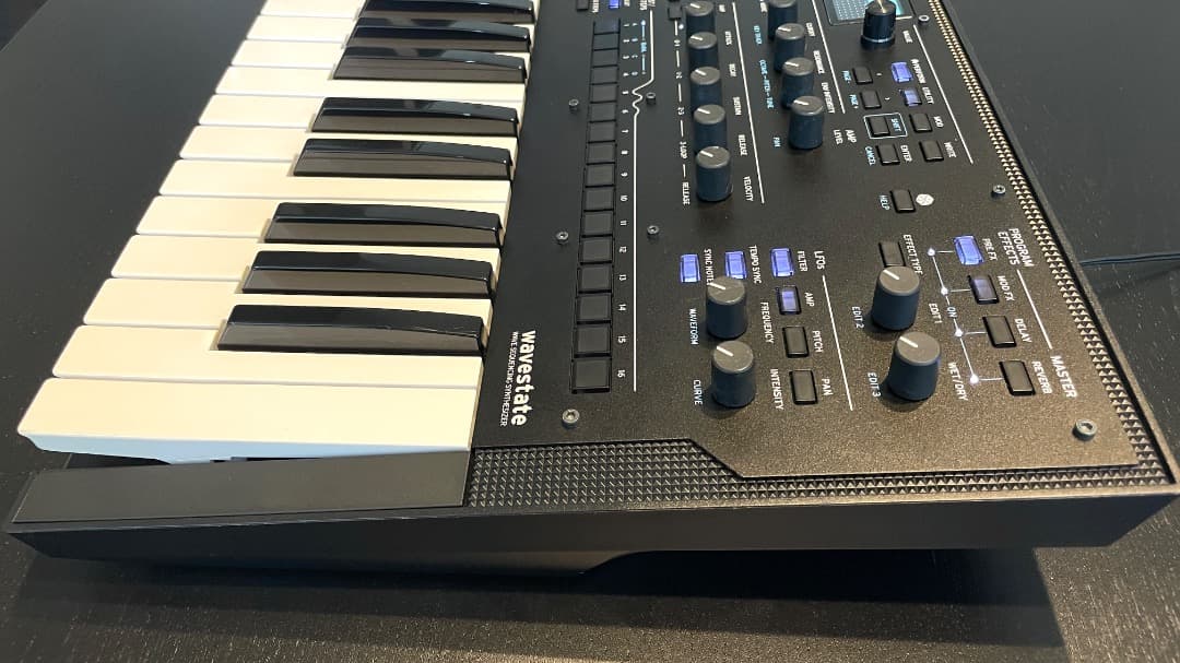 KORG wavestate シンセサイザー