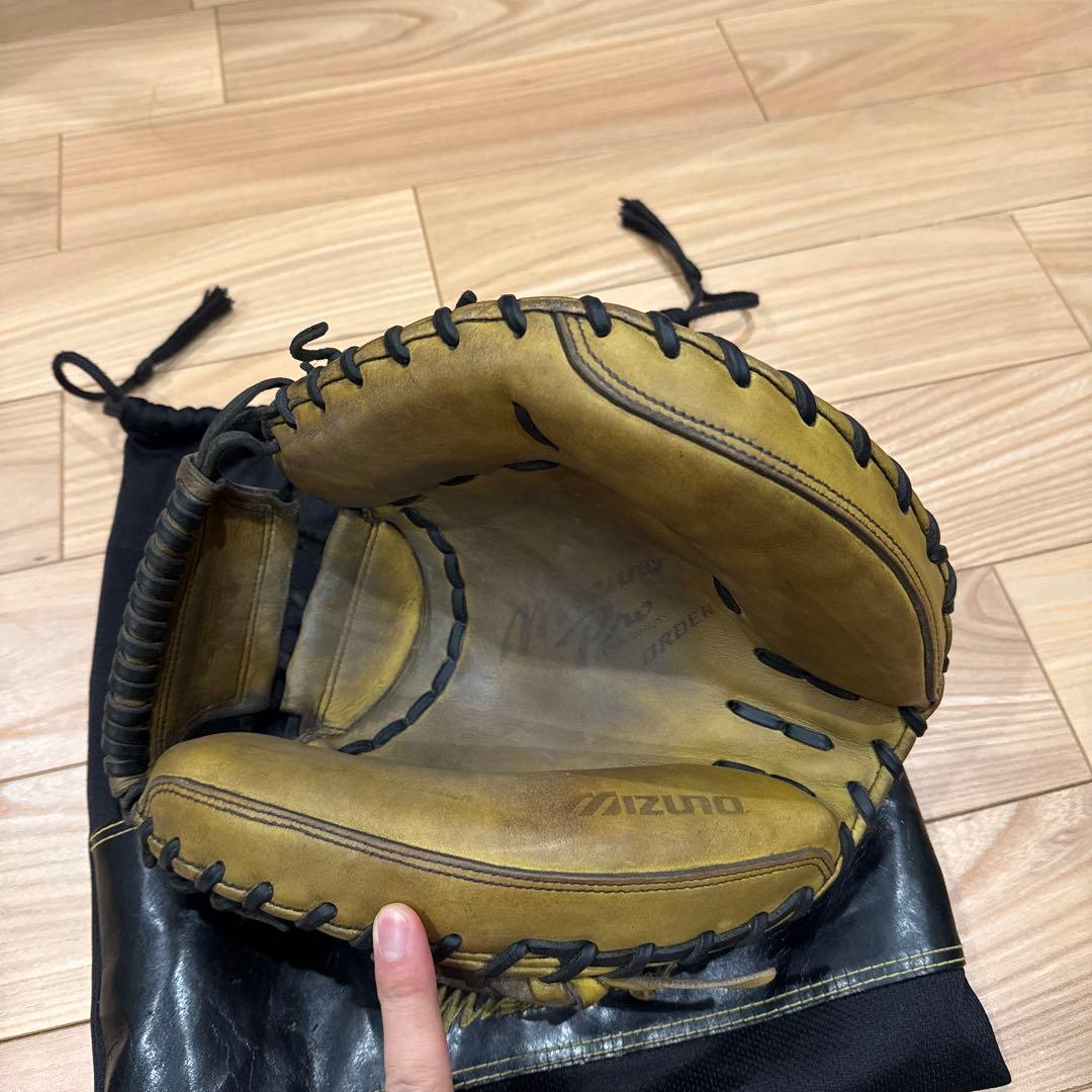 硬式用オーダーキャッチャーミット阿部慎之助選手モデル