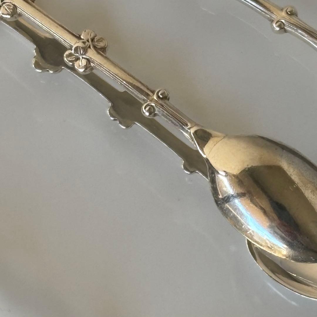 英国製　純銀　ティースプーンとシュガートング　シャムロック　クローバー