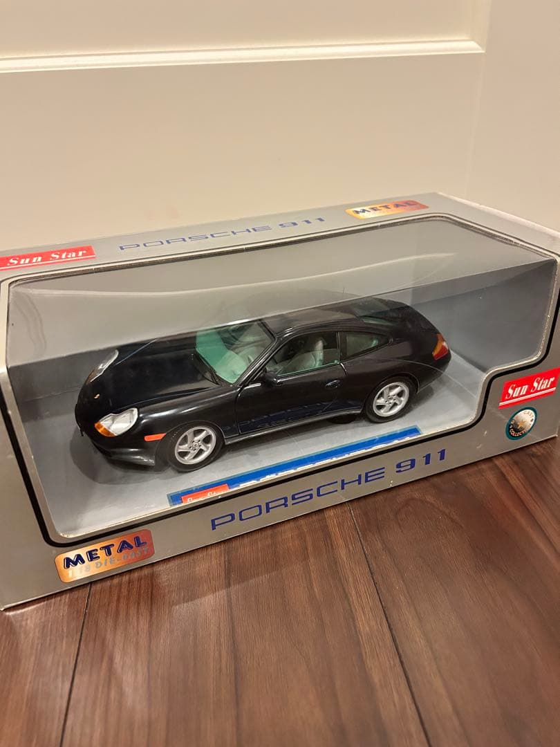 Sun Star Porsche 911 (996)ミニカー 紺色