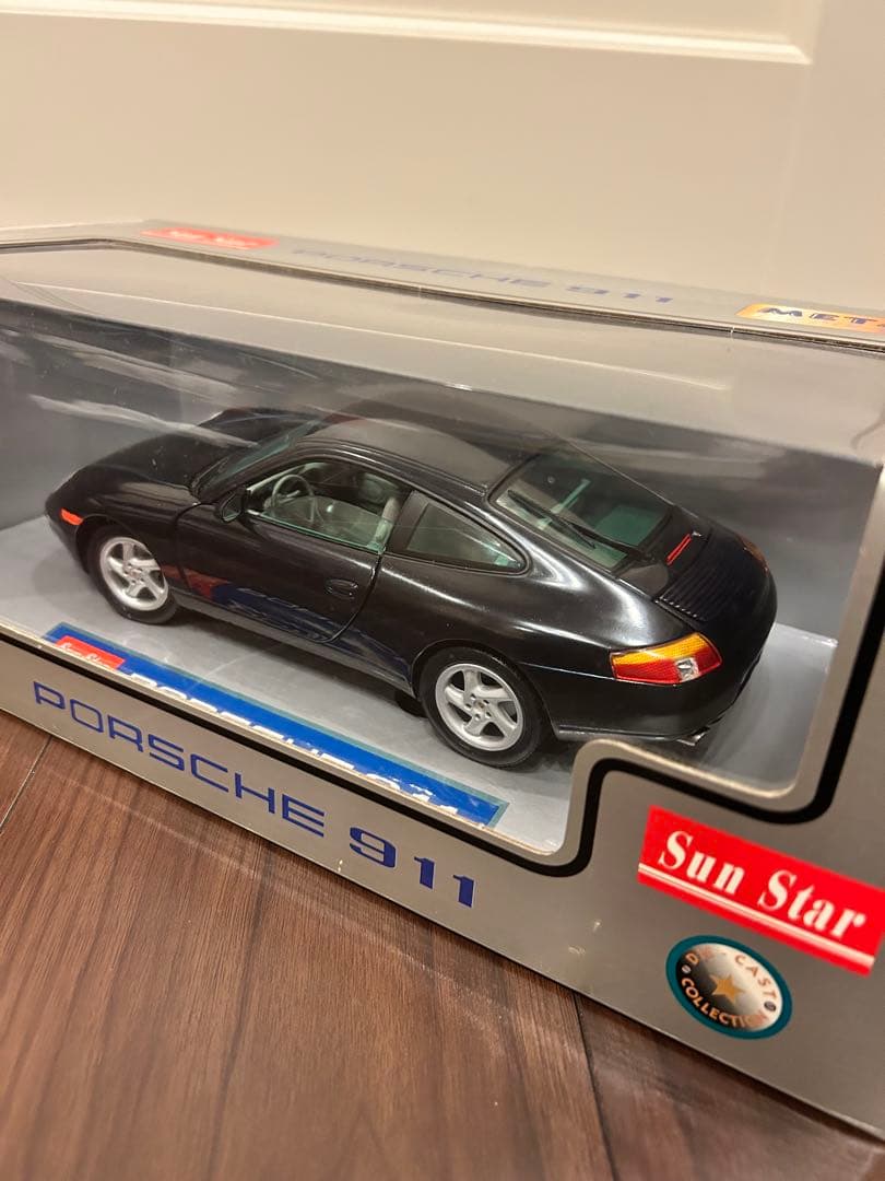 Sun Star Porsche 911 (996)ミニカー 紺色