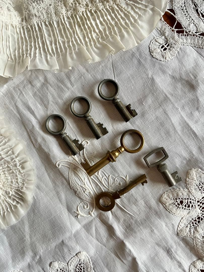 ◆フランスアンティーク｜まとめ売りミニキー鍵小さい金属輪っかシルバーブロンズ幸運