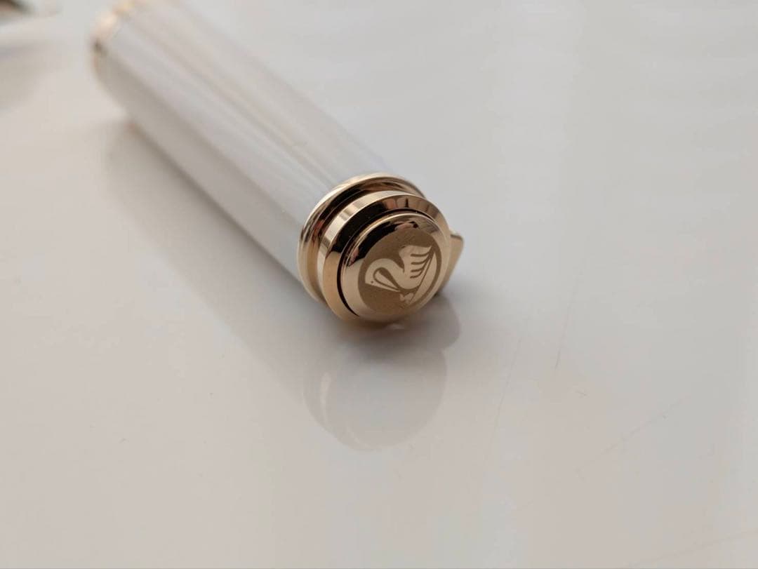 ペリカン スーベレーン M400 万年筆 ホワイトトータス F 細字