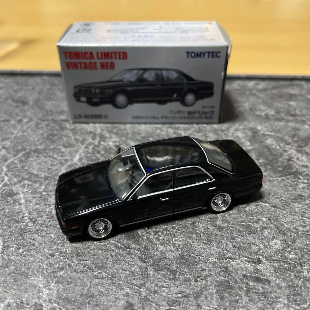 トミカリミテッド　セドリック　ミニカー