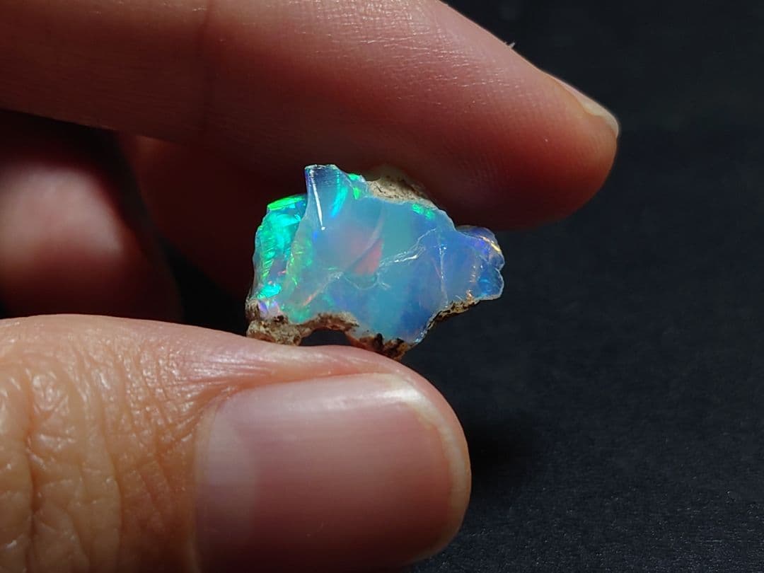 プレシャスオパール 原石 虹　ジュエリー　グレード　エチオピアウェロ産　鉱物標本