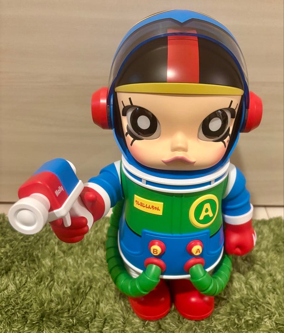 MEGA SPACE molly 400%+100% クレヨンしんちゃん