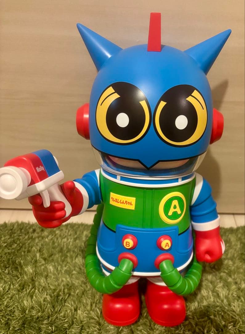 MEGA SPACE molly 400%+100% クレヨンしんちゃん