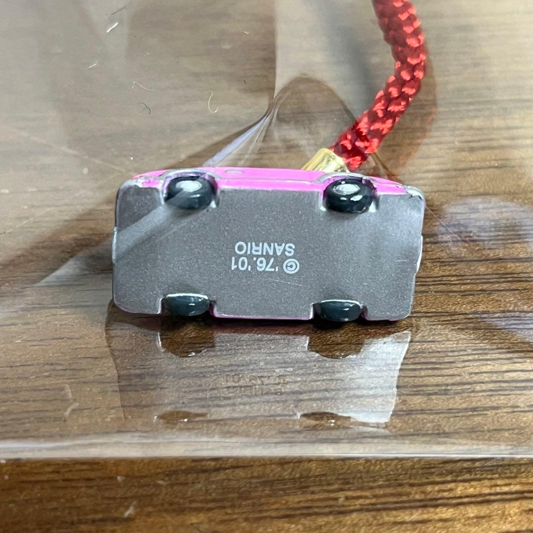 ハローキティ　USJ限定　オープンカーストラップ